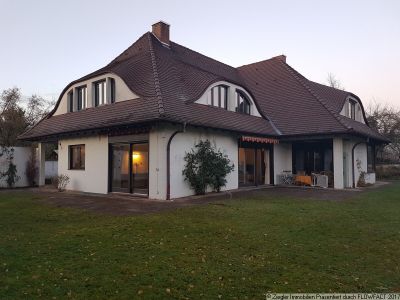 Walmdachvilla in Edingen-Neckarhausen, direkt am Neckarufer - 1003143