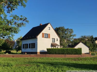 Freisteh. Haus am Ortsrand in Edingen-N'hsn., umgeben von Wiesen und Feldern - 10003745