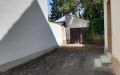 2-Hof Blick Garage Eingangstreppe